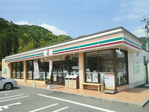 近くのセブンイレブンまで100m（徒歩2分）