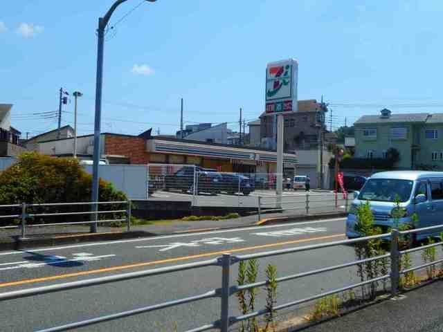 近くのセブンイレブンまで550m（徒歩7分）