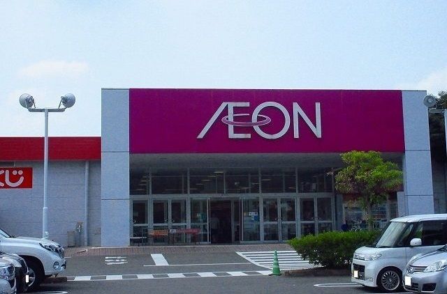近くのイオン江北店まで550m（徒歩7分）