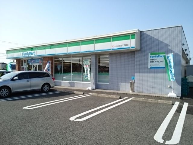 近くのコンビニまで450m（徒歩6分）