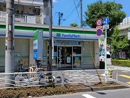 近くのファミリーマートまで180m(徒歩3分)