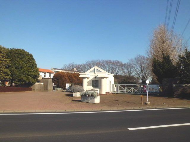 近くの高崎中学校まで2,700m(徒歩34分)