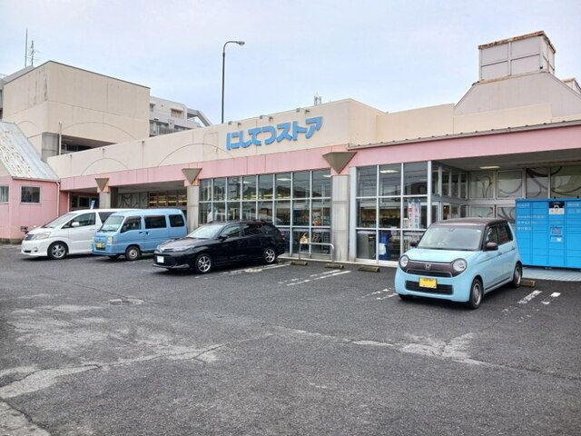 近くの西鉄ストア周船寺店まで750m（徒歩10分）