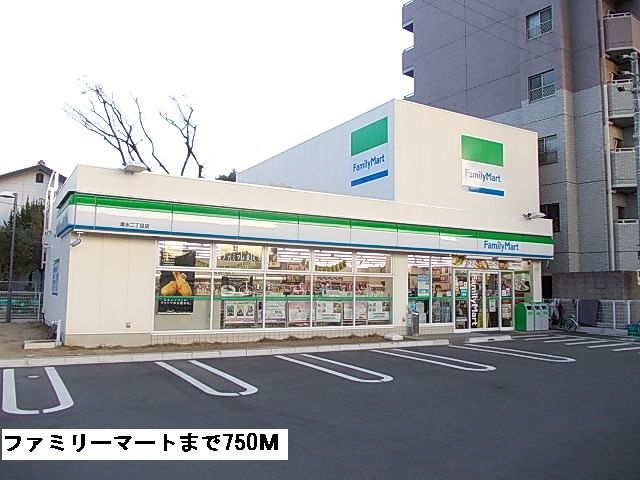 近くのコンビニまで750m（徒歩10分）