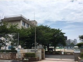 近くの中広中学校まで350m(徒歩5分)