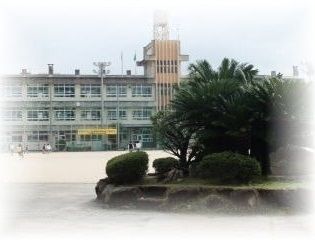近くの三篠小学校まで1,000m(徒歩13分)