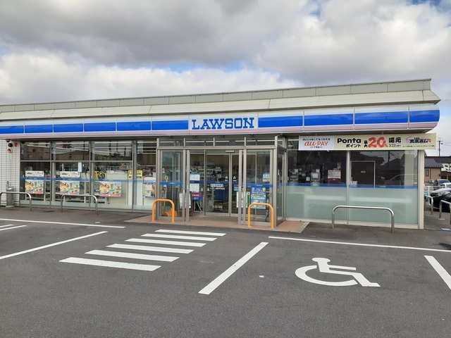 近くのローソン鶴岡平京田店まで750m（徒歩10分）