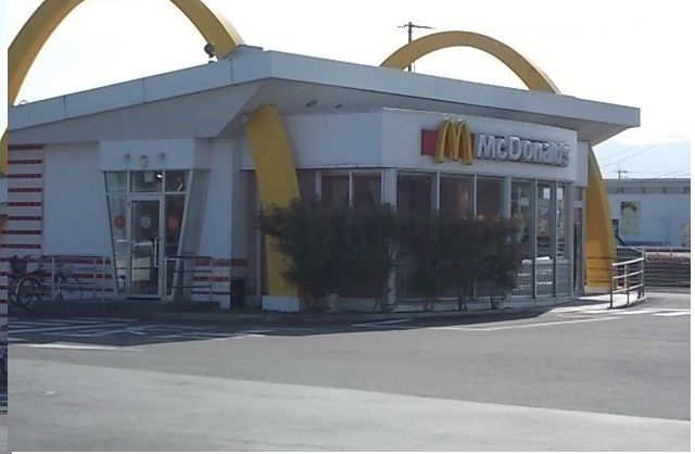 近くのマクドナルドさんまで1,800m（徒歩23分）