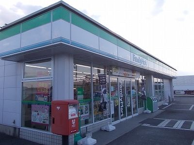 近くのコンビニまで1,200m（徒歩15分）