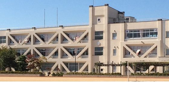 近くの蝶屋小学校まで600m(徒歩8分)