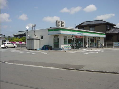 近くのコンビニまで260m（徒歩4分）