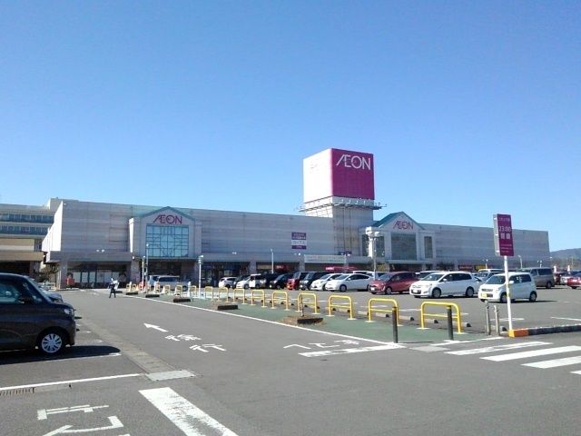 近くのイオン日向店まで600m(徒歩8分)