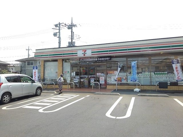 近くのセブンイレブン小山東間々田店まで450m（徒歩6分）