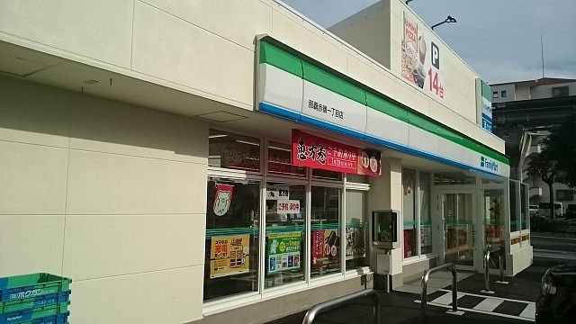 近くのファミリーマート那覇赤嶺一丁目まで100m（徒歩2分）