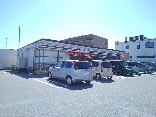 近くのセブンイレブン久留米合川大橋店まで580m（徒歩8分）