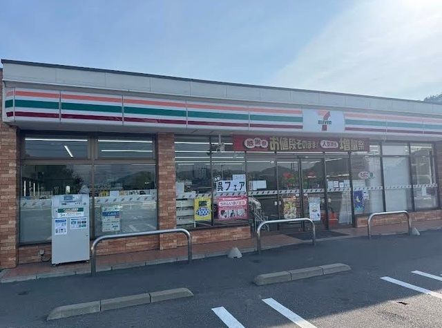 近くのセブンイレブンまで700m(徒歩9分)