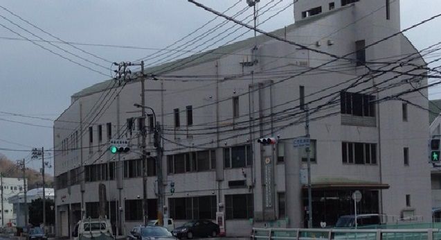 近くの仁方支所まで1,100m(徒歩14分)