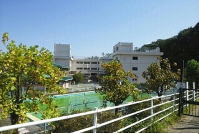 近くの仙台市立折立小学校まで1,800m（徒歩23分）