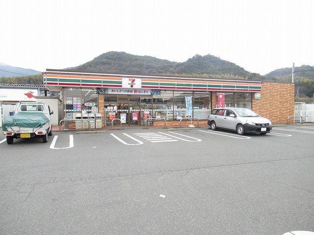 近くのセブンイレブン防府江泊店まで450m（徒歩6分）