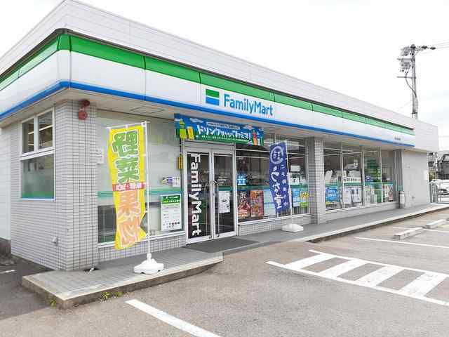 近くのファミリーマート 豊山和合橋店まで450m（徒歩6分）
