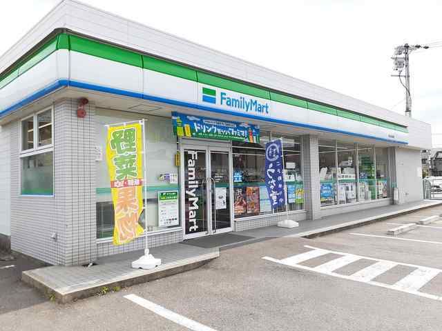 近くのコンビニまで500m（徒歩7分）