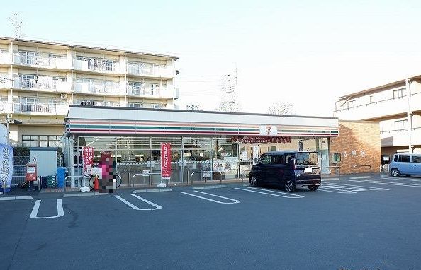 近くのコンビニまで350m（徒歩5分）