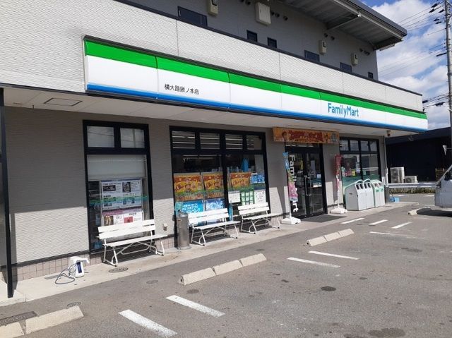 近くのファミリーマート 横大路鍬ノ本まで210m(徒歩3分)