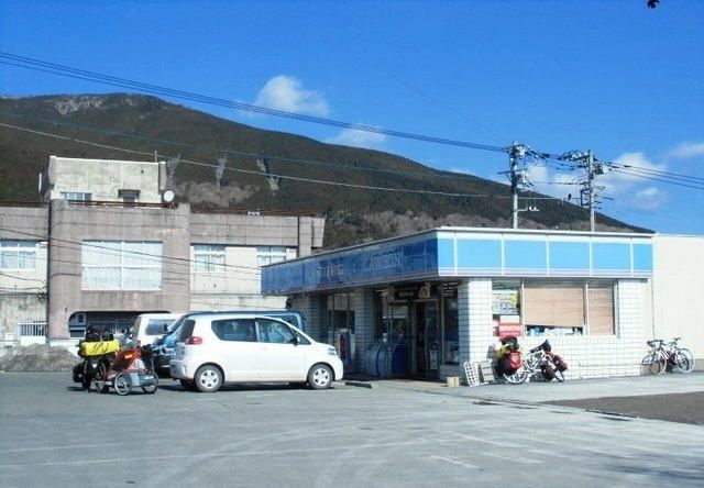 近くのローソン小山町須走口店まで190m（徒歩3分）