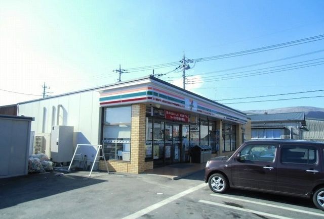 近くのセブンイレブン小山町須走東店まで1,000m（徒歩13分）