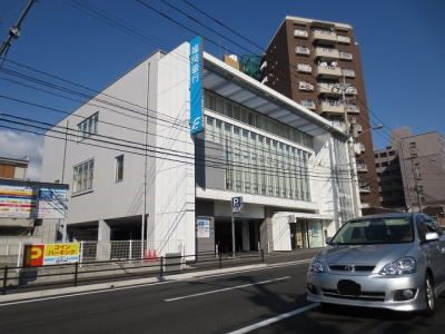 近くの福岡銀行まで900m（徒歩12分）