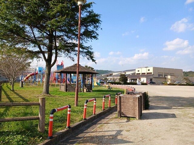 近くのたいたい公園まで550m（徒歩7分）