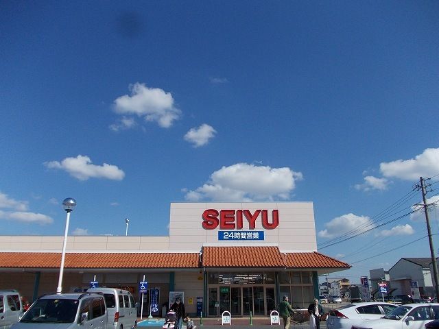 近くの西友 豊山店まで700m(徒歩9分)