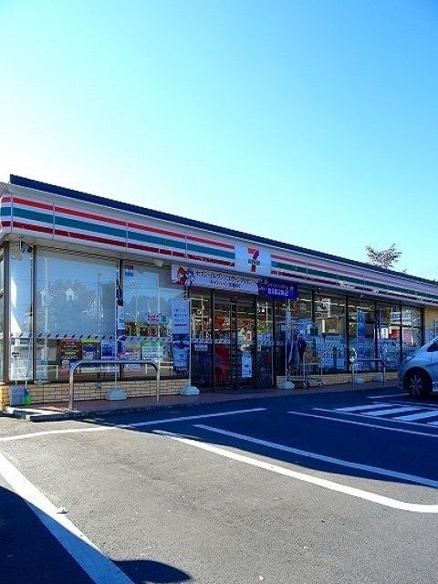 近くのコンビニまで290m（徒歩4分）