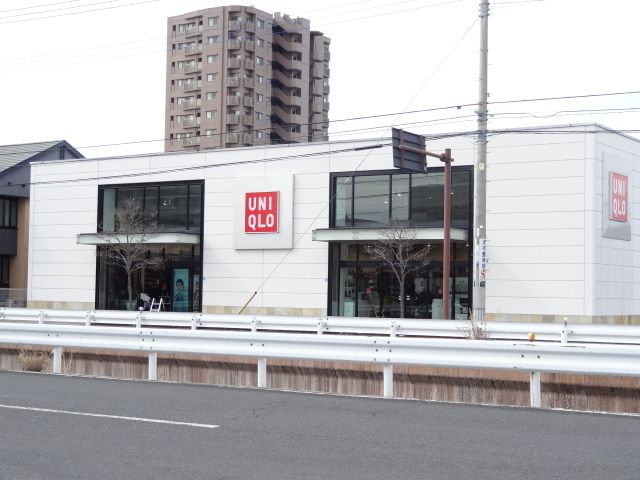 近くのユニクロ宇都宮今泉店まで500m(徒歩7分)