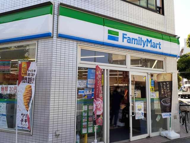 近くのファミリーマートまで42m(徒歩1分)