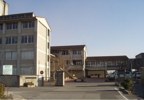 近くの東金東中学校まで1,800m（徒歩23分）