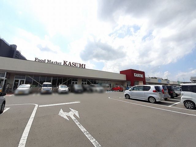 近くのカスミ万博記念公園駅前店まで1,200m（徒歩15分）