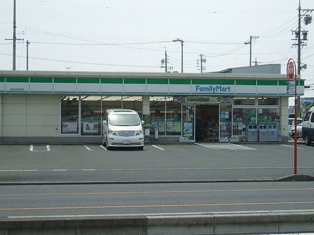 近くのファミリーマート浜松志都呂西まで400m（徒歩5分）