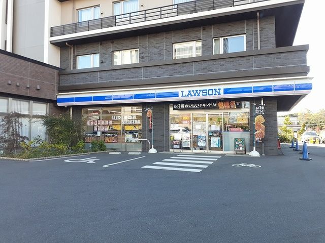 近くのローソンまで688m（徒歩9分）