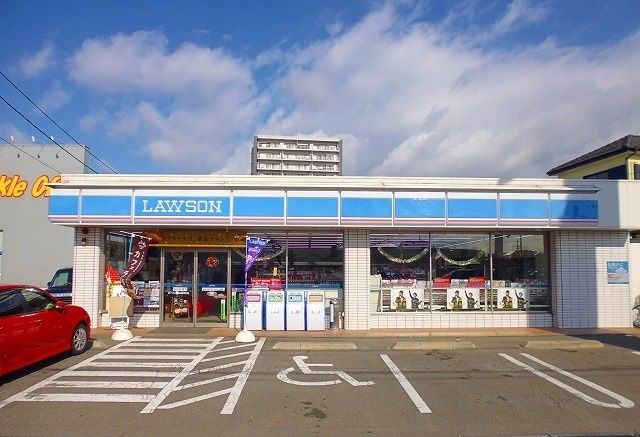 近くのローソンまで800m（徒歩10分）