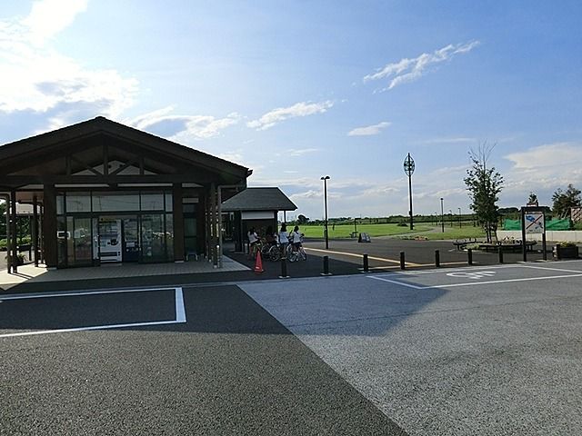 近くのまつぶし緑の丘公園まで1,000m（徒歩13分）