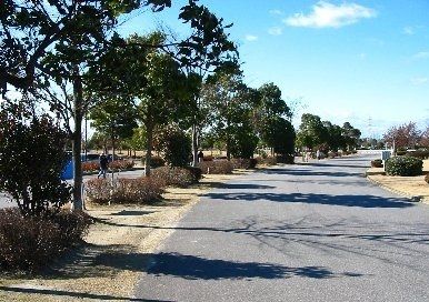近くの総合運動公園まで1,700m(徒歩22分)