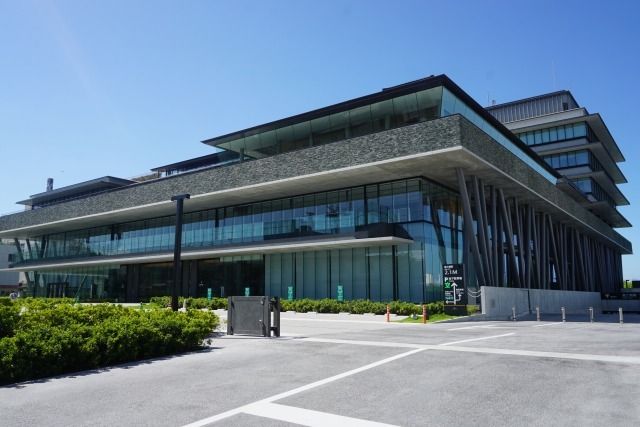 近くの阿南市役所まで2,800m（徒歩35分）
