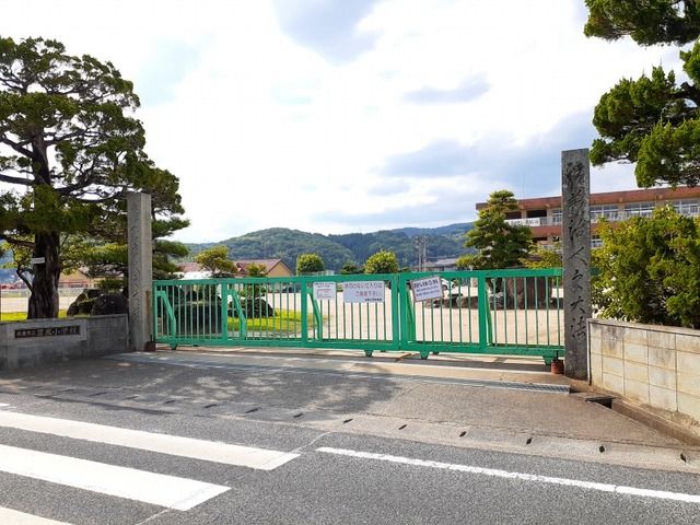 近くの荏原小学校まで1,350m（徒歩17分）