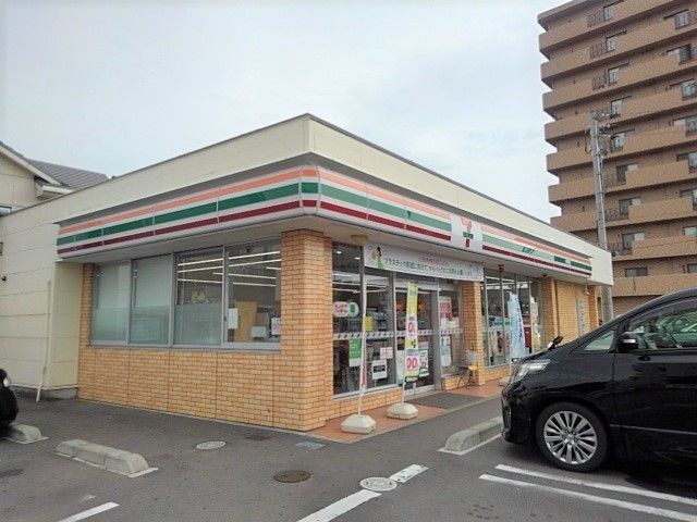 近くのコンビニまで750m（徒歩10分）