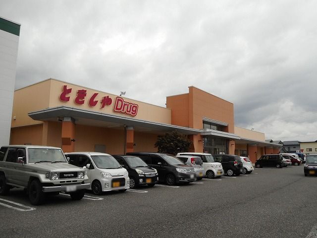 近くのとをしや　豊科店まで850m（徒歩11分）