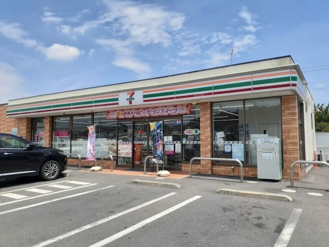 近くのセブンイレブン鶴田中央店まで650m（徒歩9分）