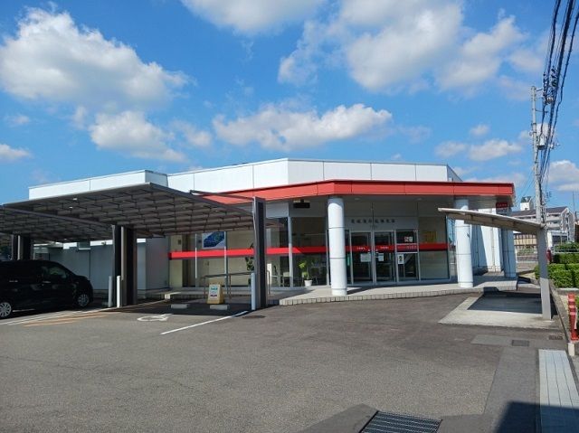 近くの愛媛銀行砥部支店様まで350m（徒歩5分）