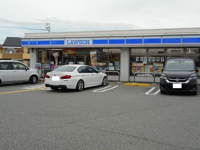 近くのコンビニまで450m（徒歩6分）