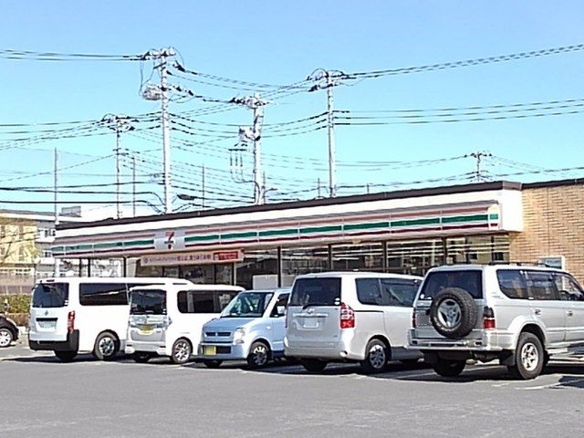 近くのセブンイレブン吉川美南5丁目店まで600m(徒歩8分)